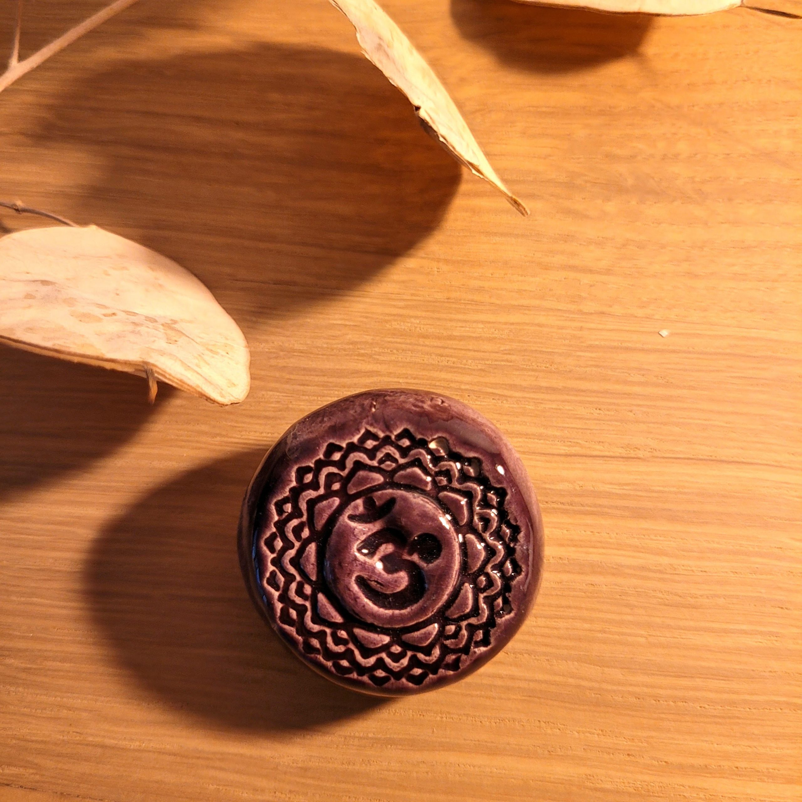 GALET CHAKRA EN ARGILE, WORRY STONE ARTISANALE