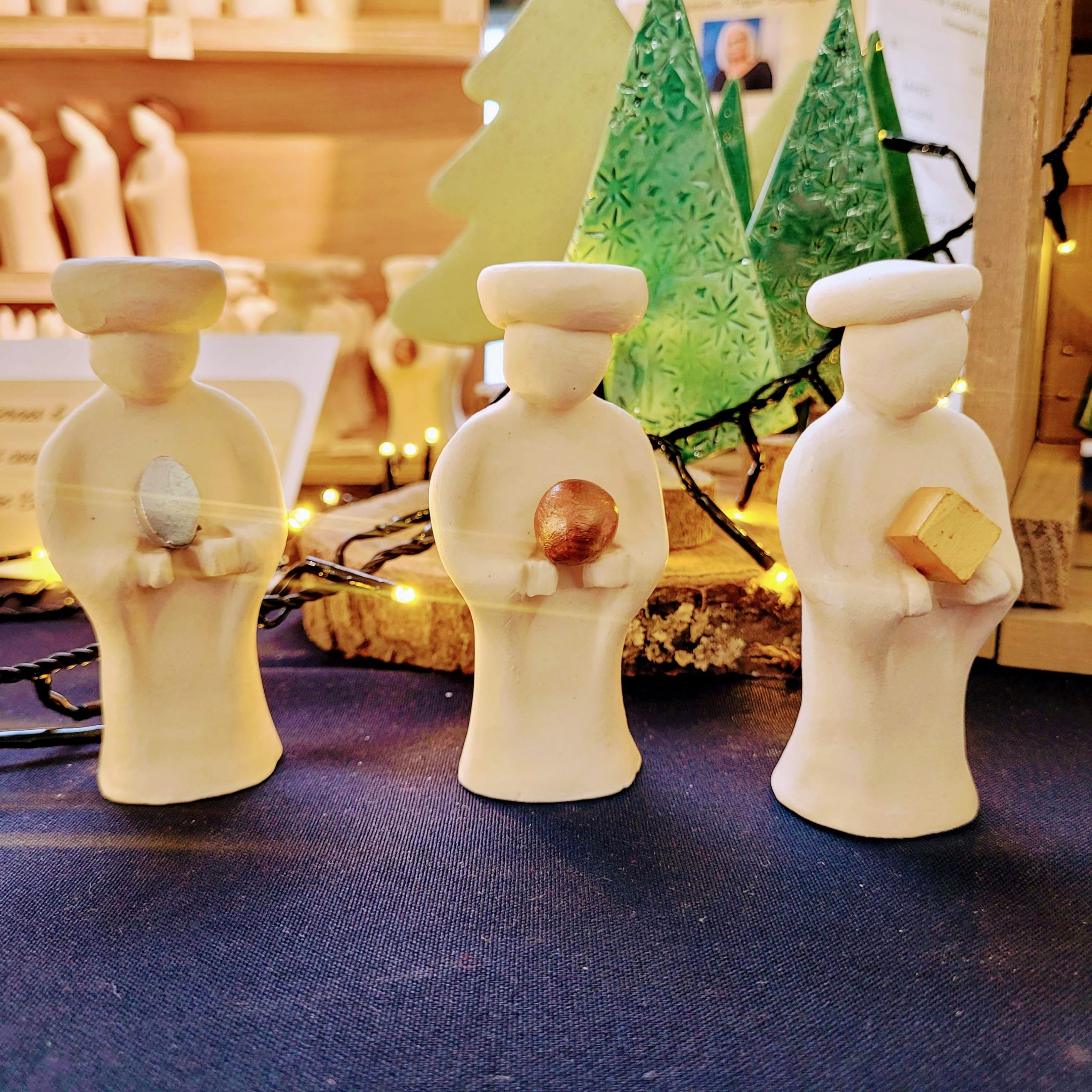 CRECHE DE NOEL ARTISANALE CONTEMPORAINE – Image 2